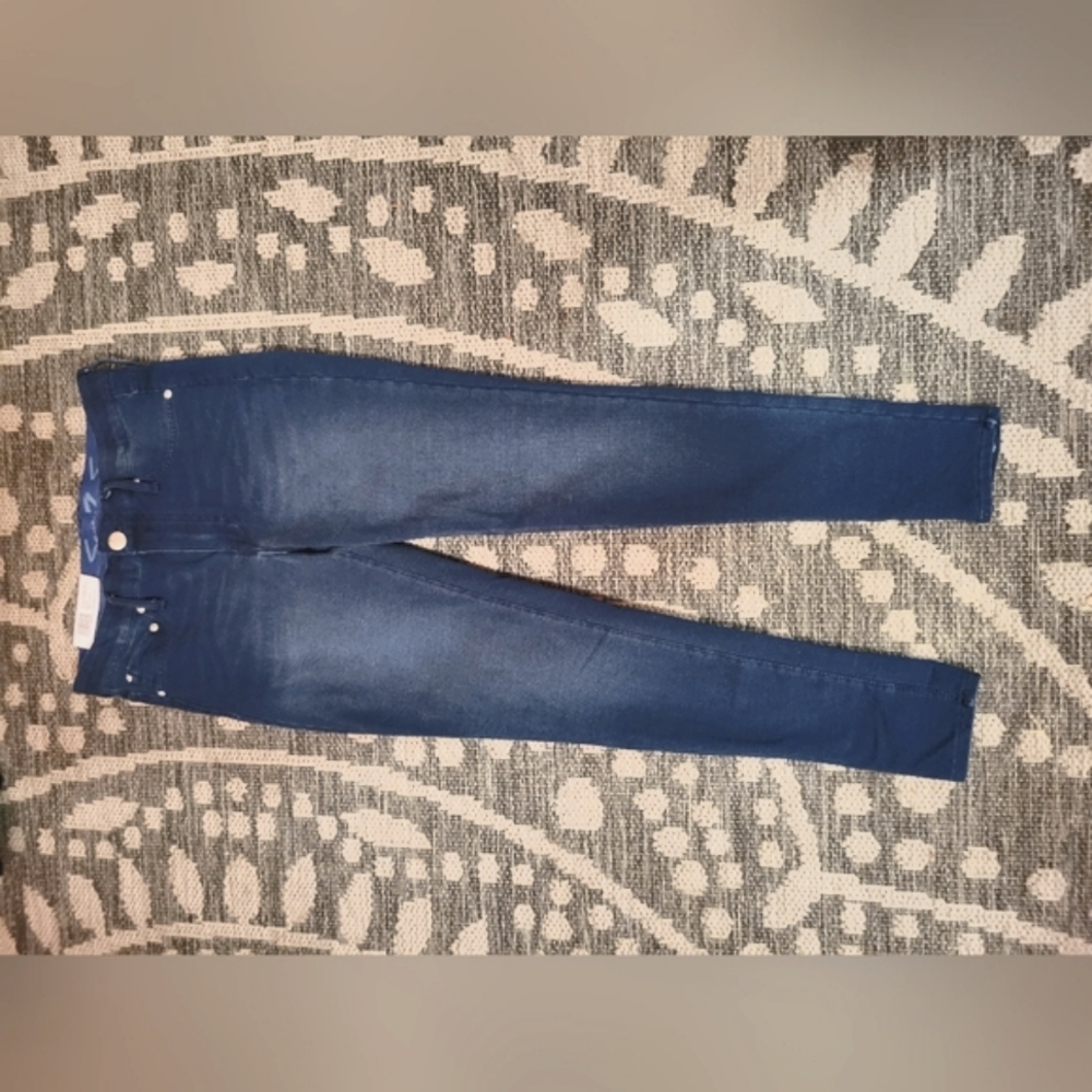 HOT ITEM!! Seven7 women's stretch soft denim leggings that look like jeans!